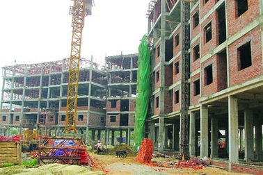 Tiền mắc kẹt, bất động sản còn sa lầy