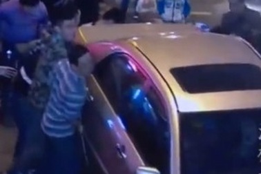 Gây tai nạn vì quên kéo phanh tay khi đậu xe