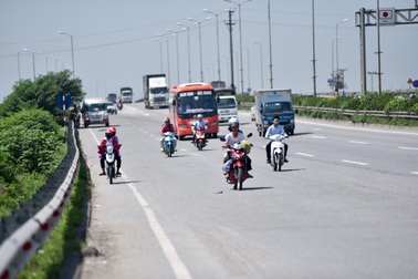 Đùa giỡn tử thần trên tuyến BOT “nguy hiểm bậc nhất Việt Nam”
