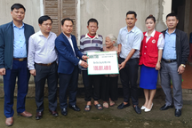 Gần 170 triệu đồng đến với người đàn ông bị cụt hai cánh tay