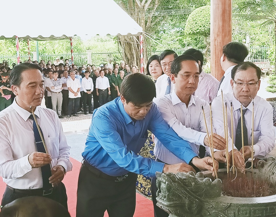 Tưởng nhớ 51 năm ngày Bác Hồ về cõi vĩnh hằng - 1 Tưởng nhớ 51 năm ngày Bác Hồ về cõi vĩnh hằng - 1