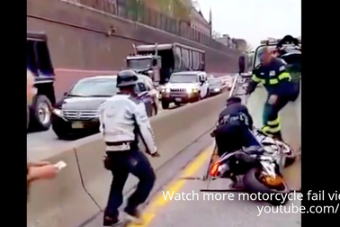 Tình huống xấu hổ của cảnh sát Mỹ