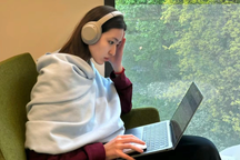 Quán cà phê từ chối khách dùng máy tính, "cắm rễ" cả ngày