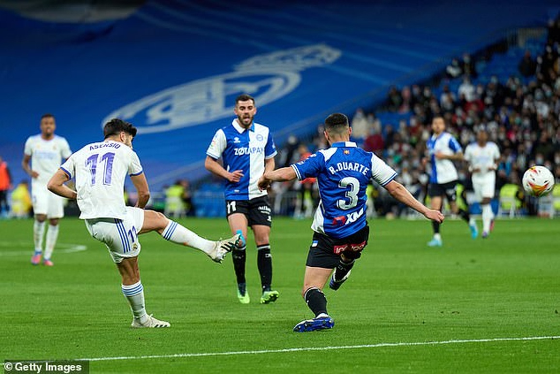Thắng đậm Alaves, Real Madrid vững ngôi đầu bảng La Liga - 1 Thắng đậm Alaves, Real Madrid vững ngôi đầu bảng La Liga - 1