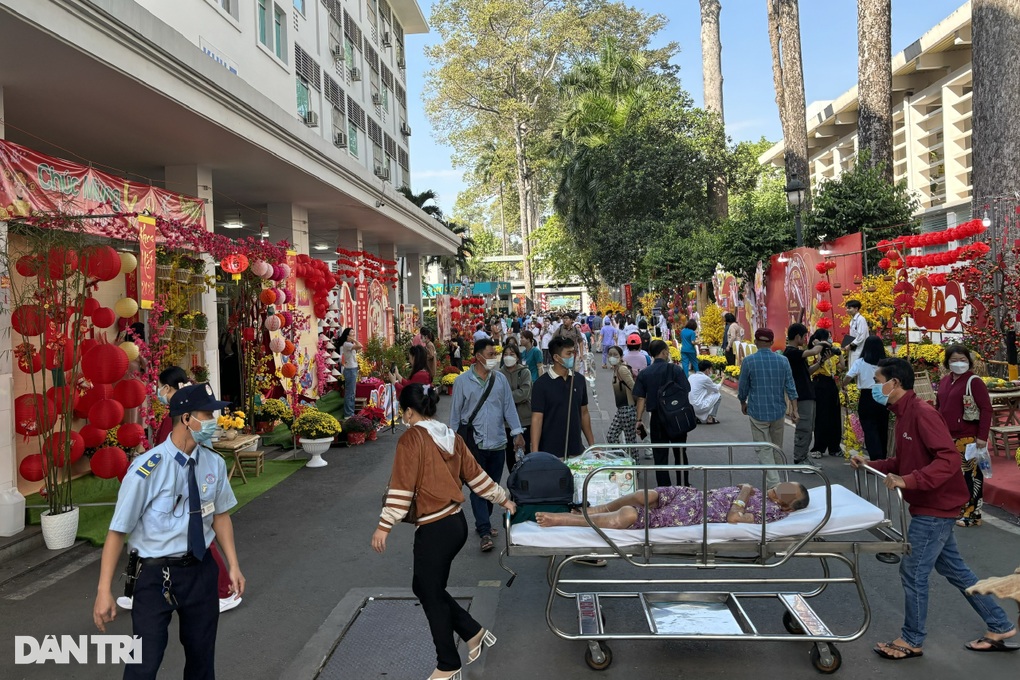 Vợ bán ve chai nuôi chồng ung thư di căn não và ước mơ trong năm mới - 4 Vợ bán ve chai nuôi chồng ung thư di căn não và ước mơ trong năm mới - 4