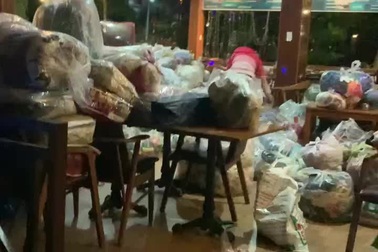 Người Lâm Đồng bốc hàng xuyên đêm đi Đắk Lắk giúp bà con