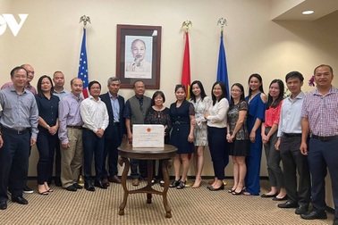 Tổng Lãnh sự quán Việt Nam tại Texas phát động ủng hộ Quỹ Vaccine phòng chống Covid-19