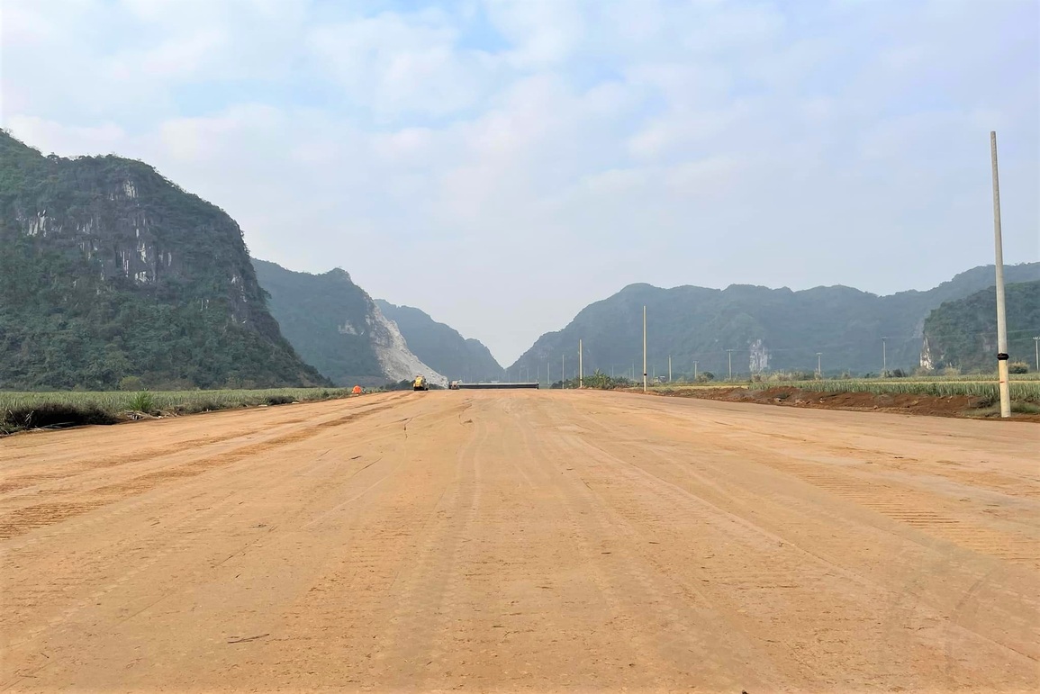 Xử lý nghiêm hành vi găm hàng ép giá vật liệu làm cao tốc Bắc - Nam - 1 Xử lý nghiêm hành vi găm hàng ép giá vật liệu làm cao tốc Bắc - Nam - 1