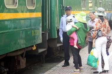 Bộ trưởng GTVT yêu cầu tiếp tục duy trì 5 đôi tàu địa phương