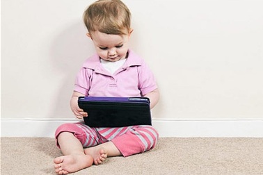 Chơi trên iPad khiến trẻ nói kém!