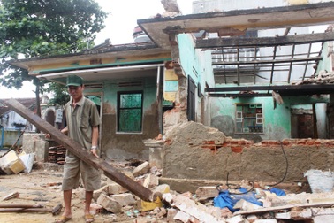 92 ngôi nhà sập hoàn toàn, 45 nhà tốc mái do bão số 4