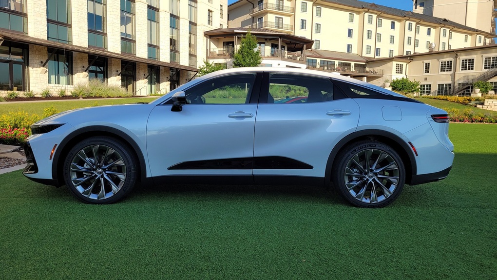 Toyota ra xe mới, lớn hơn Camry - 10