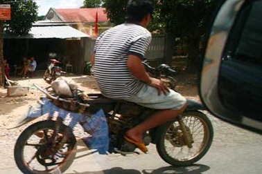 Nổi giận với "những cỗ xe tử thần” ở ngã ba Đông Dương