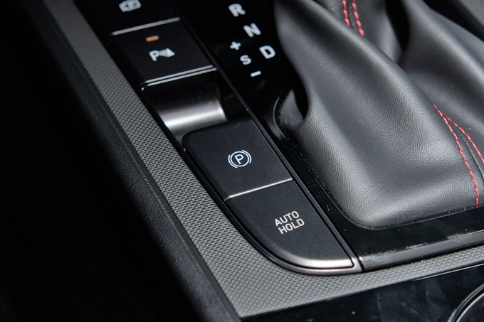 Hyundai Elantra N-Line: hút mắt từ mọi góc nhìn, trang bị hấp dẫn, động cơ là điểm nhấn - 27 Hyundai Elantra N-Line: hút mắt từ mọi góc nhìn, trang bị hấp dẫn, động cơ là điểm nhấn - 27