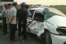 Ô tô biến dạng vì gặp tai nạn liên tiếp