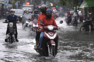 TPHCM và Nam Bộ tiếp tục có mưa, biển động