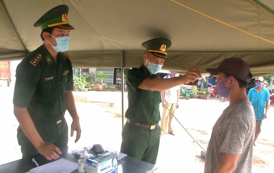 Lính quân hàm xanh hoãn cưới bám chốt chống dịch - 3 Lính quân hàm xanh hoãn cưới bám chốt chống dịch - 3