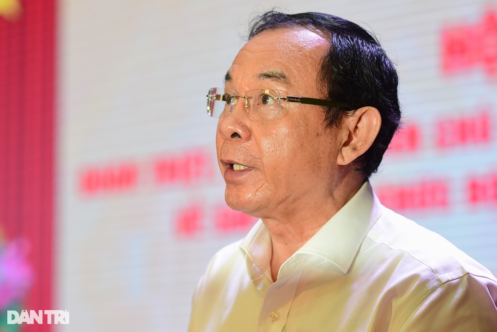 Bí thư TPHCM: Tiếp tục sắp xếp bộ máy, cán bộ cần giữ kỷ luật, trách nhiệm - 2 Bí thư TPHCM: Tiếp tục sắp xếp bộ máy, cán bộ cần giữ kỷ luật, trách nhiệm - 2