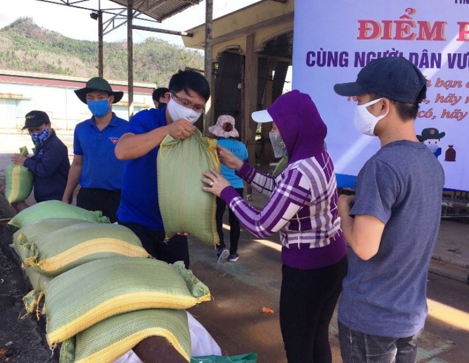 Bình Định: Hơn 3.500 công nhân mất việc được nhận gạo miễn phí - 1 Bình Định: Hơn 3.500 công nhân mất việc được nhận gạo miễn phí - 1