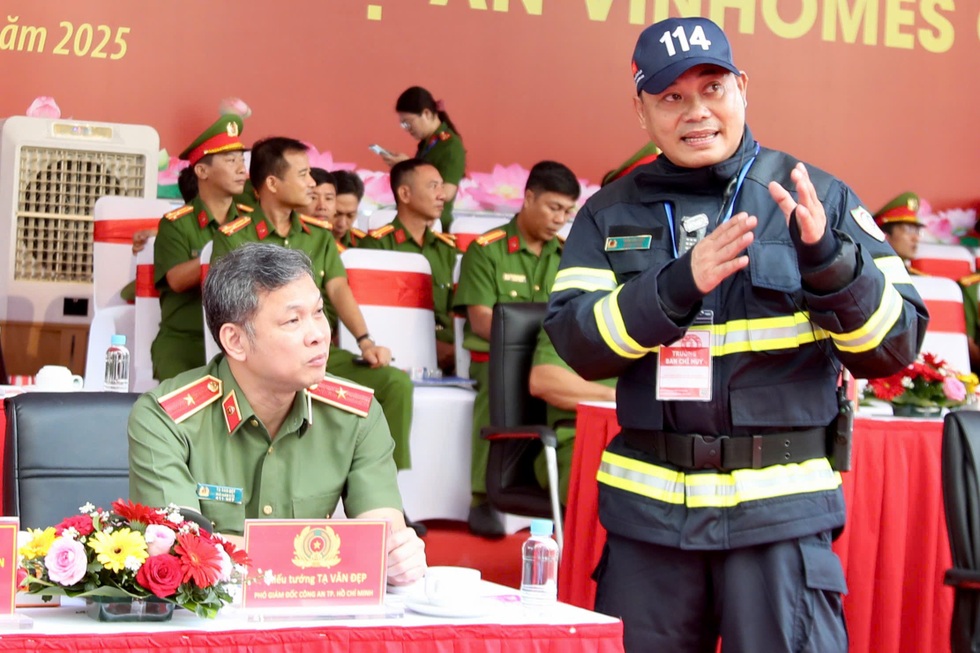 Nghẹt thở với cuộc diễn tập PCCC lớn nhất năm ở TPHCM - 9 Nghẹt thở với cuộc diễn tập PCCC lớn nhất năm ở TPHCM - 9