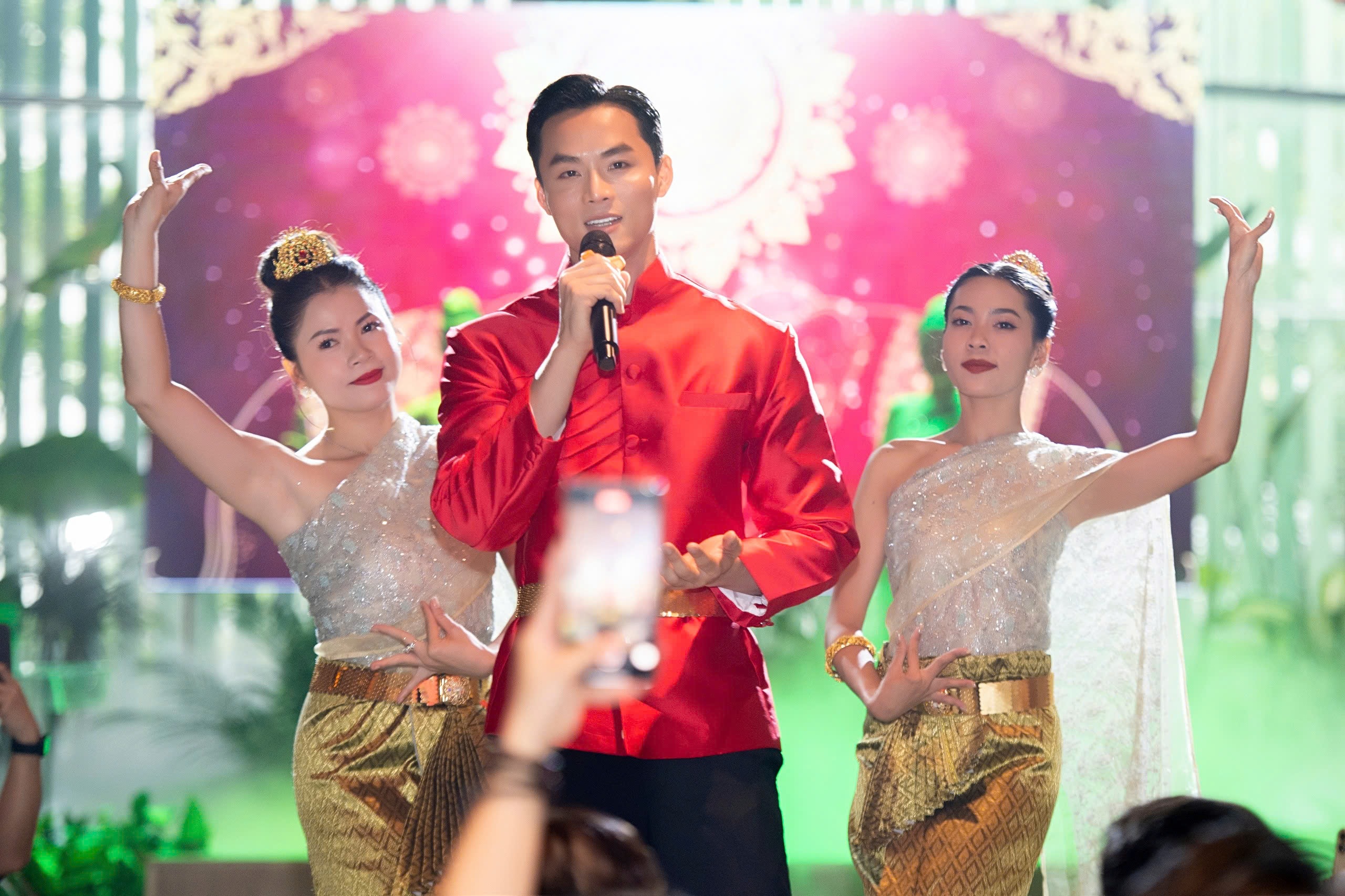 Siêu mẫu cao 1,86m có 3 lần đại diện Việt Nam thi nam vương quốc tế - 2