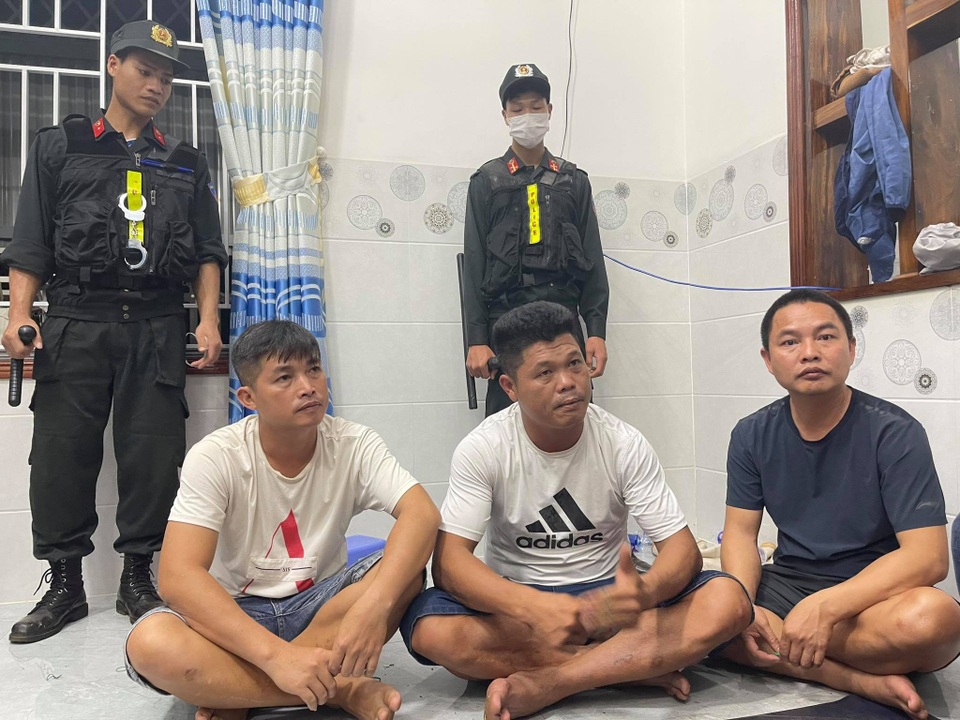 Xới bạc có 8 người gác cổng, muốn vào chơi phải xác minh lý lịch - 1 Xới bạc có 8 người gác cổng, muốn vào chơi phải xác minh lý lịch - 1