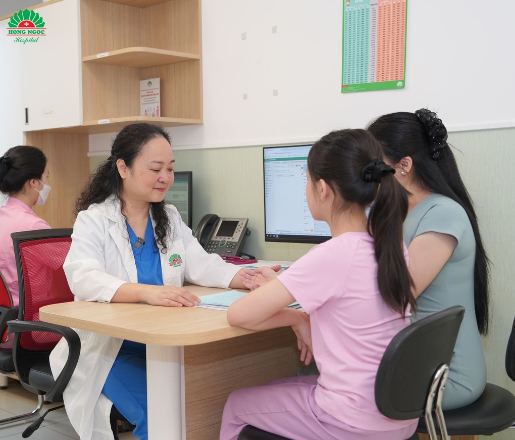 Une fillette de 6 ans découvre de manière inattendue une tumeur cérébrale lors d'un dépistage précoce de la puberté - 3 Bé gái 6 tuổi bất ngờ phát hiện khối u vùng não khi tầm soát dậy thì sớm - 3