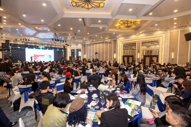 Izumi Canaria ghi điểm với giới tinh hoa Hà thành nhờ phong cách sống nghỉ dưỡng ven sông