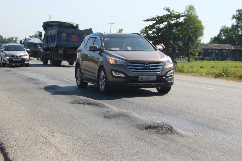 Hết hồn với những luống khoai chết người trên đường - 3 Hết hồn với những luống khoai chết người trên đường - 3