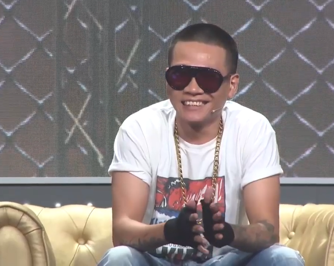 Clip: Rhymastic nhái giọng 4 HLV Rap Việt quá lầy lội, Trấn Thành rủ ngay đi diễn hài! - Ảnh 4. Clip: Rhymastic nhái giọng 4 HLV Rap Việt quá lầy lội, Trấn Thành rủ ngay đi diễn hài! - Ảnh 4.