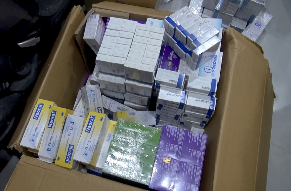 Phát hiện lô thuốc tân dược nghi nhập lậu trị giá gần 3 tỷ đồng - 1 Phát hiện lô thuốc tân dược nghi nhập lậu trị giá gần 3 tỷ đồng - 1