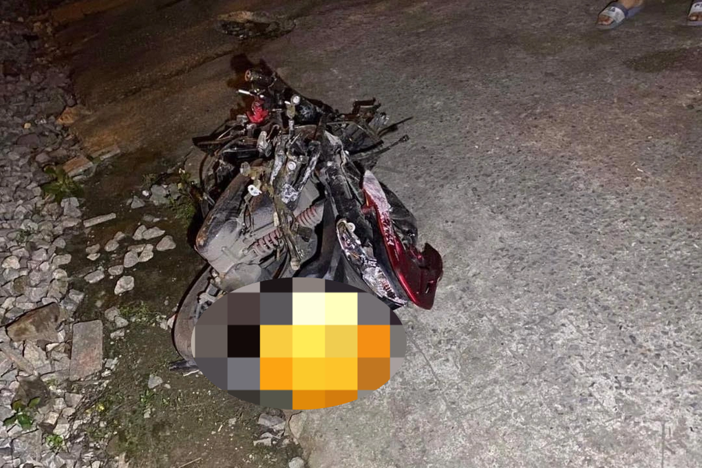 Cô gái tử vong sau va chạm giữa xe máy với tàu hỏa - 2 Cô gái tử vong sau va chạm giữa xe máy với tàu hỏa - 2