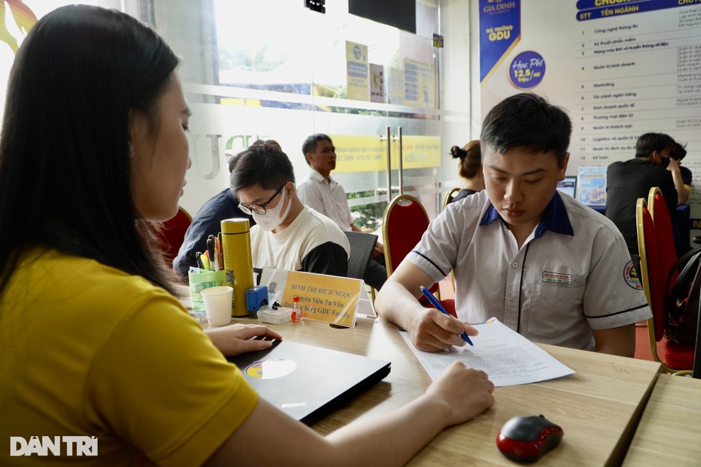 Nam sinh 23 tuổi chưa có căn cước công dân đã được vào đại học - 1 Nam sinh 23 tuổi chưa có căn cước công dân đã được vào đại học - 1