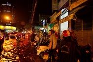 Đường phố Sài Gòn ngập khủng khiếp, dân "không thấy đường" về nhà