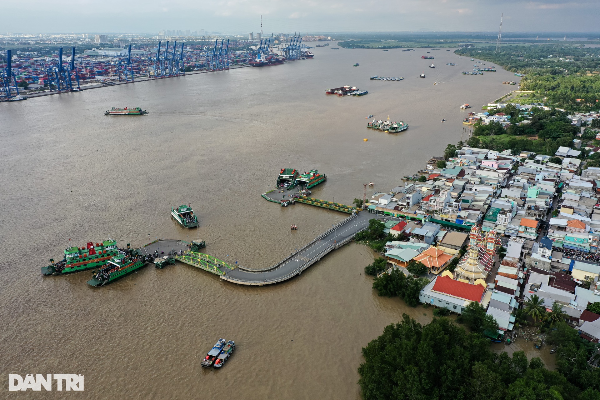 Cửa ngõ TPHCM kẹt xe nghiêm trọng khi người dân đổ về sau kỳ nghỉ lễ - 12 Cửa ngõ TPHCM kẹt xe nghiêm trọng khi người dân đổ về sau kỳ nghỉ lễ - 12