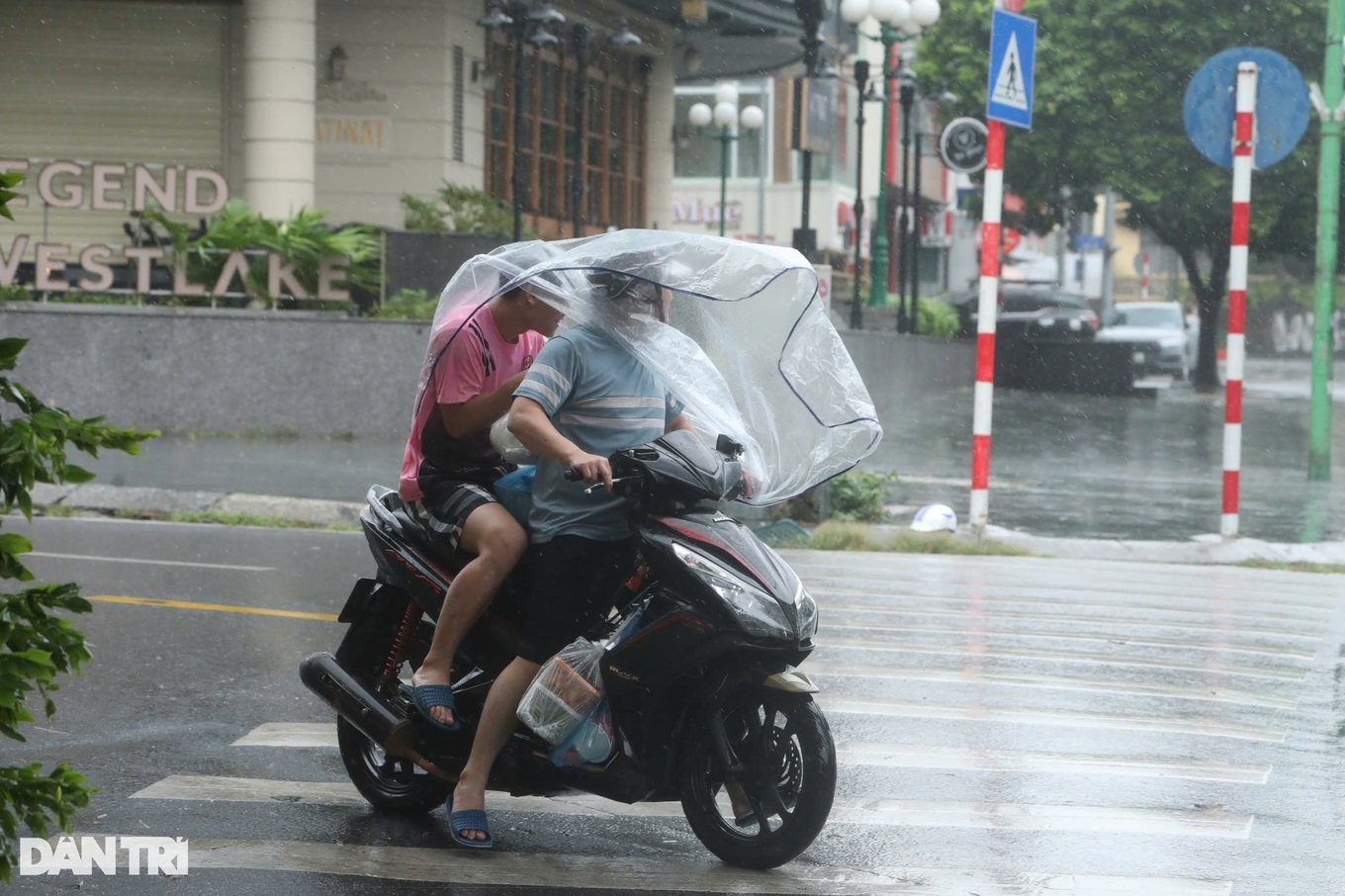 Áp thấp nhiệt đới cách Đà Nẵng khoảng 430km về phía Đông Đông Bắc - 1