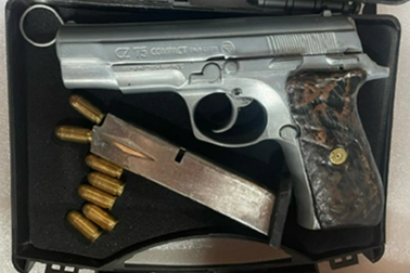 Bắt hai thanh niên ở Đà Nẵng rao bán vũ khí quân dụng trên facebook