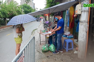 Nơi ở của bệnh nhân Covid-19 Hà Nội: 2 lớp kiểm soát, tiền được khử trùng