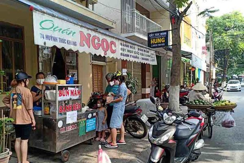 Shipper ở Đà Nẵng đắt khách ngày đầu dỡ ‘lệnh cấm’ bán qua mạng - 3 Shipper ở Đà Nẵng đắt khách ngày đầu dỡ ‘lệnh cấm’ bán qua mạng - 3