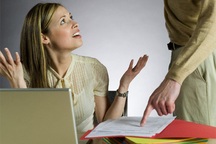 “Thương” đồng nghiệp không đúng cách