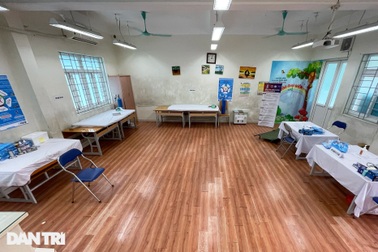 Cận cảnh trạm y tế lưu động được lắp đặt tại quận Thanh Xuân để chống dịch