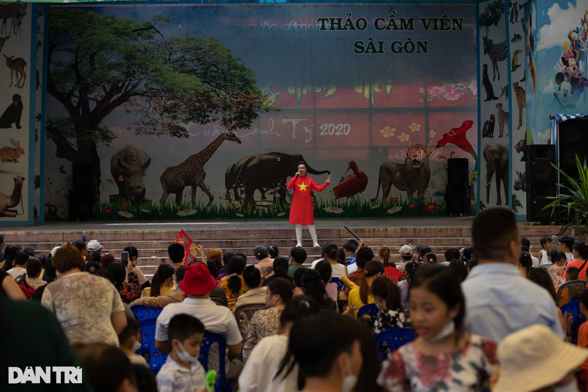 Người dân TPHCM chen chúc ở Thảo Cầm Viên - 8 Người dân TPHCM chen chúc ở Thảo Cầm Viên - 8
