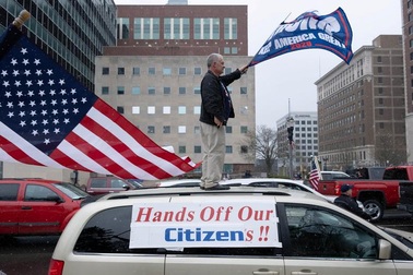 Gần 77.000 người chết vì Covid-19, ông Trump muốn mở cửa nhanh chóng