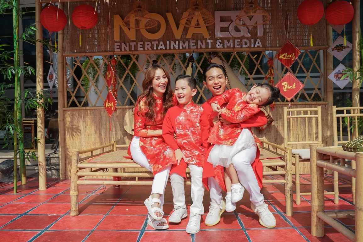 Các nhóc tì nhà sao Việt mê tít các trò chơi dân gian tại Hội Hoa xuân 2022 - 1 Các nhóc tì nhà sao Việt mê tít các trò chơi dân gian tại Hội Hoa xuân 2022 - 1