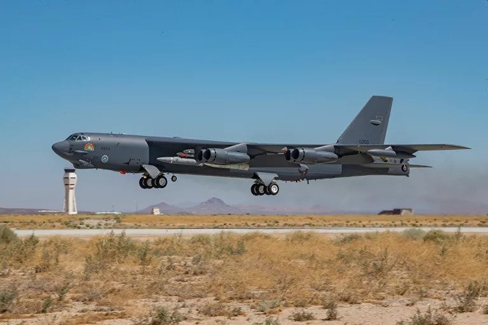 “Pháo đài bay” B-52 Mỹ thử nghiệm tích hợp thành công tên lửa siêu thanh - 3 “Pháo đài bay” B-52 Mỹ thử nghiệm tích hợp thành công tên lửa siêu thanh - 3