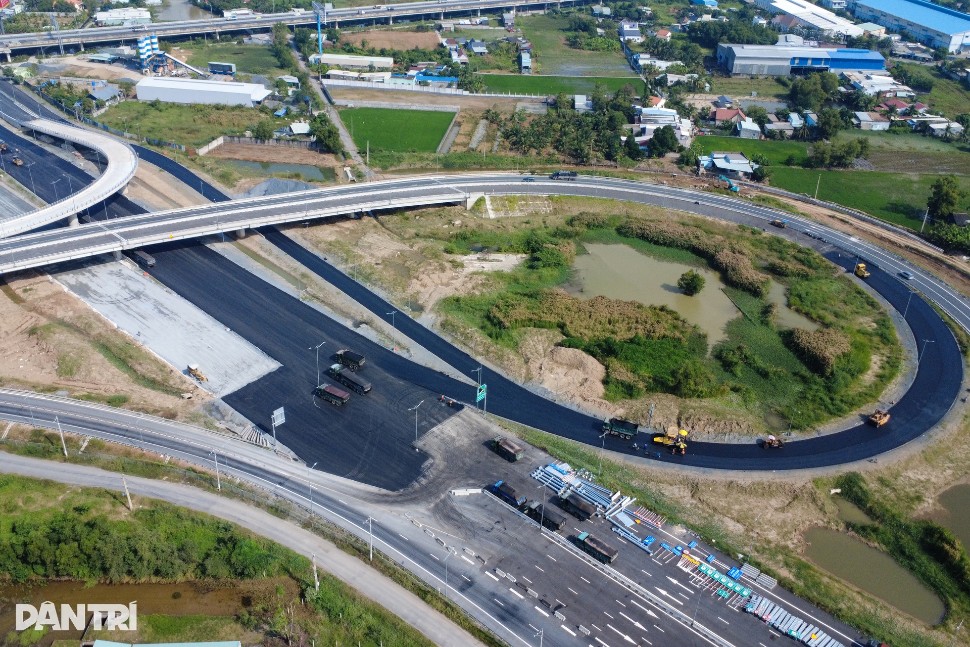 Lắp biển báo đường Vành đai 3 qua Tây Ninh trước tháng thông xe làn cao tốc - 2