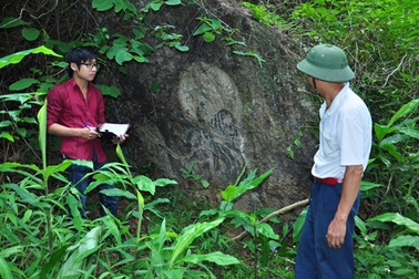 Giải mã bí mật về hòn đá khắc thơ giữa rừng Cao Bằng