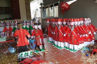 Nữ đại gia chi bộn tiền mua 'chân dài' đốt cho chồng ở cõi âm