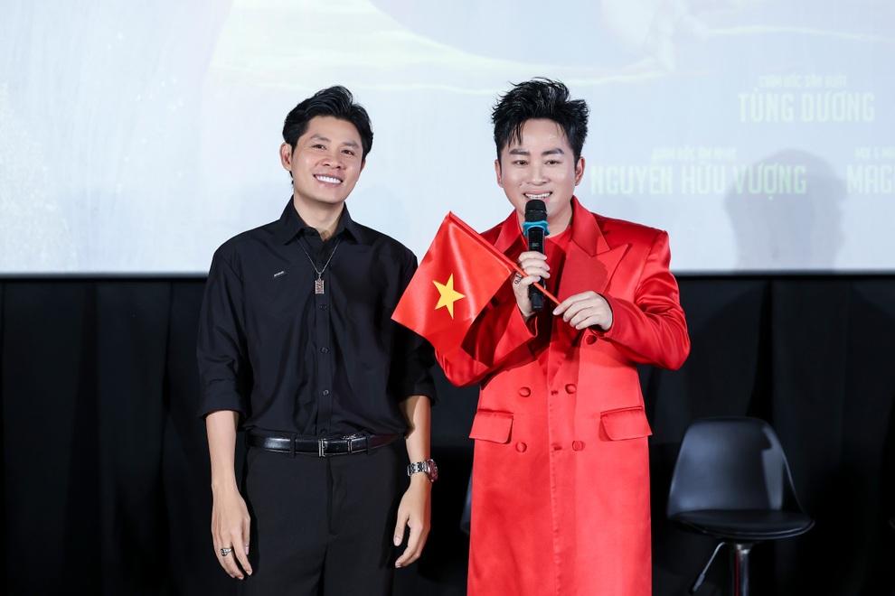 Nguyễn Văn Chung khen Tùng Dương hát Viết tiếp câu chuyện hòa bình - 1 Nguyễn Văn Chung khen Tùng Dương hát Viết tiếp câu chuyện hòa bình - 1