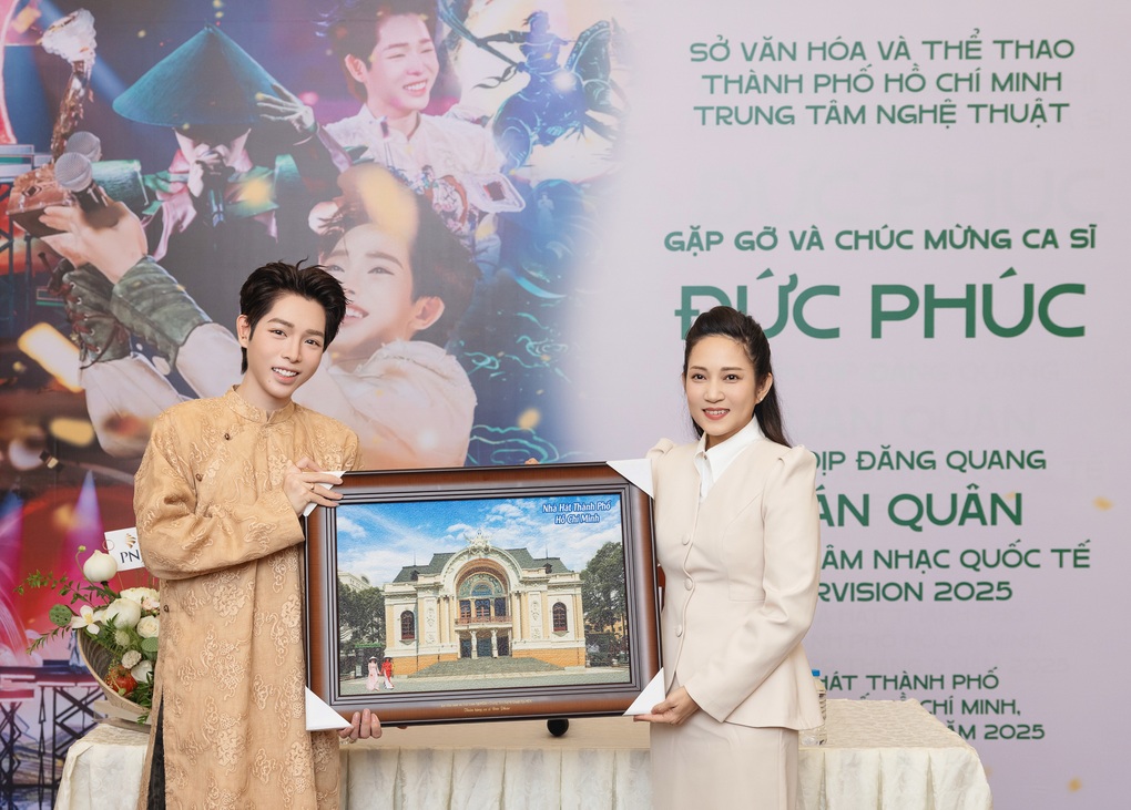 Đức Phúc lên tiếng trước thông tin chưa kiểm chứng từ truyền thông quốc tế - 2 Đức Phúc lên tiếng trước thông tin chưa kiểm chứng từ truyền thông quốc tế - 2